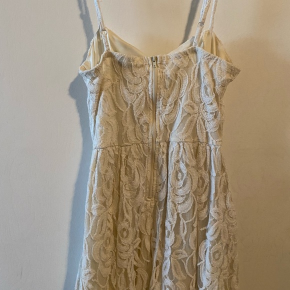 Off white cream color with lace throughout dress - Picture 2 of 4